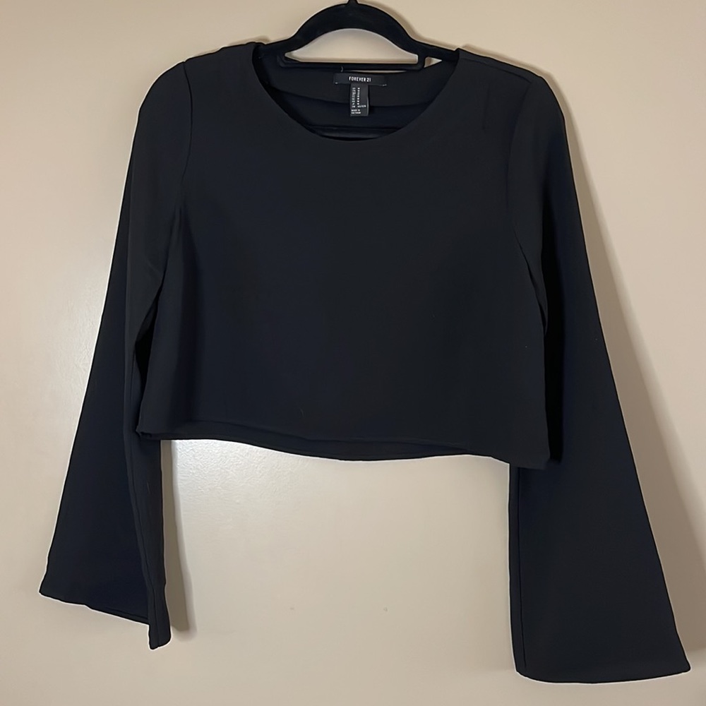 Black long sleeve crop top medium